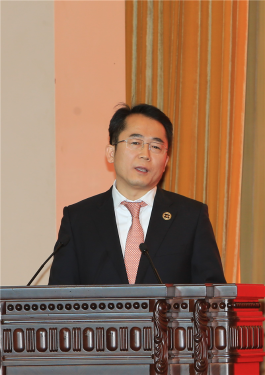 煙臺(tái)中集來(lái)福士海洋工程有限公司黨委書記、總裁王建中作經(jīng)驗(yàn)交流